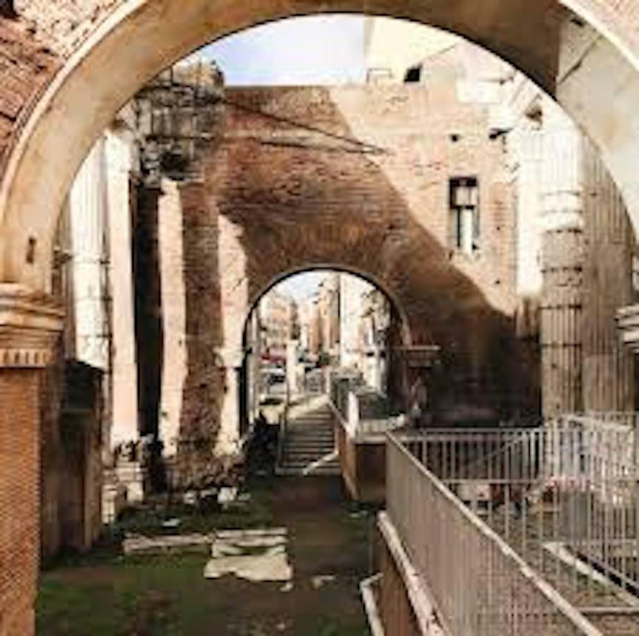 Panoramic Castle Apt Trastevere Roma Esterno foto